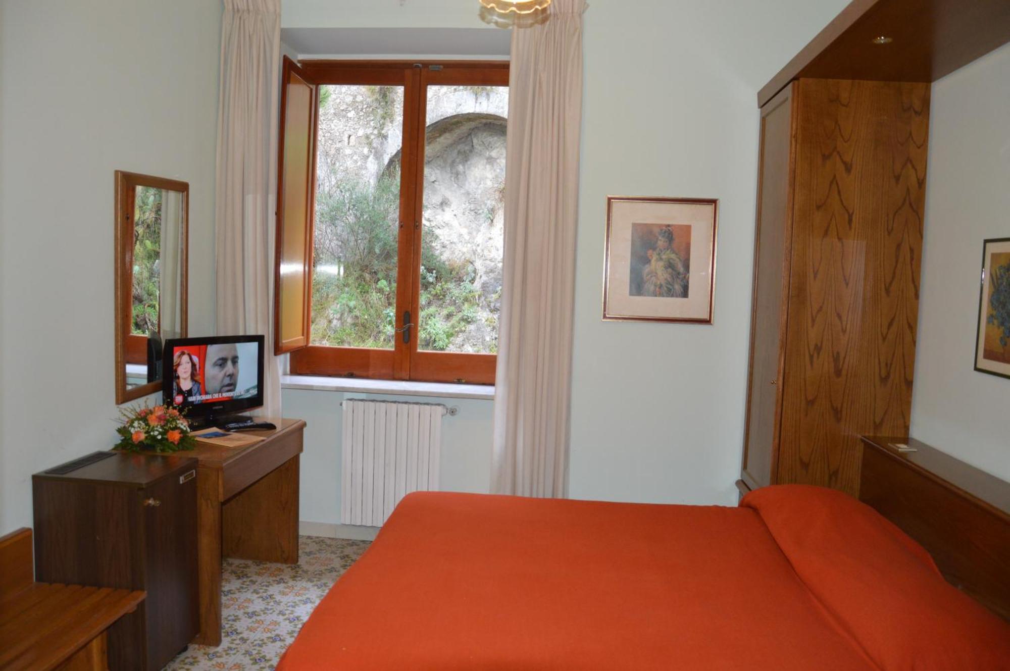 Chambre Double – Vue sur Cour